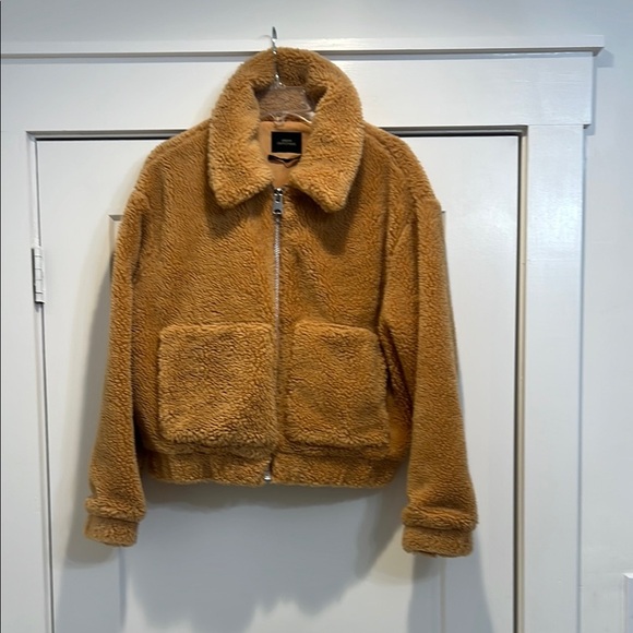 Urban Outfitters camel colored Sherpa jacket size medium. In perfect condition! - Picture 4 of 11